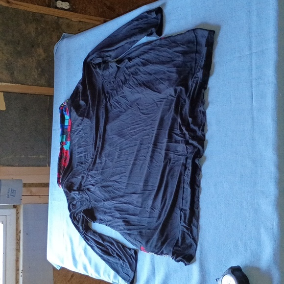 Soft Focus Geometric Pattern Top - Picture 11 of 13